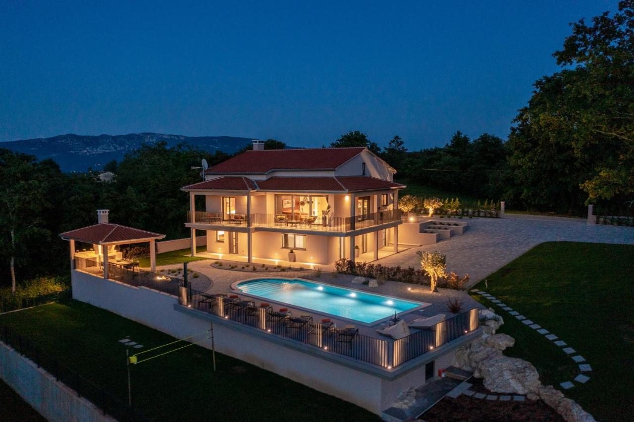 Luxury Villa Santa Cruz With Xl Pool And Jacuzzi Potpican Exterior photo