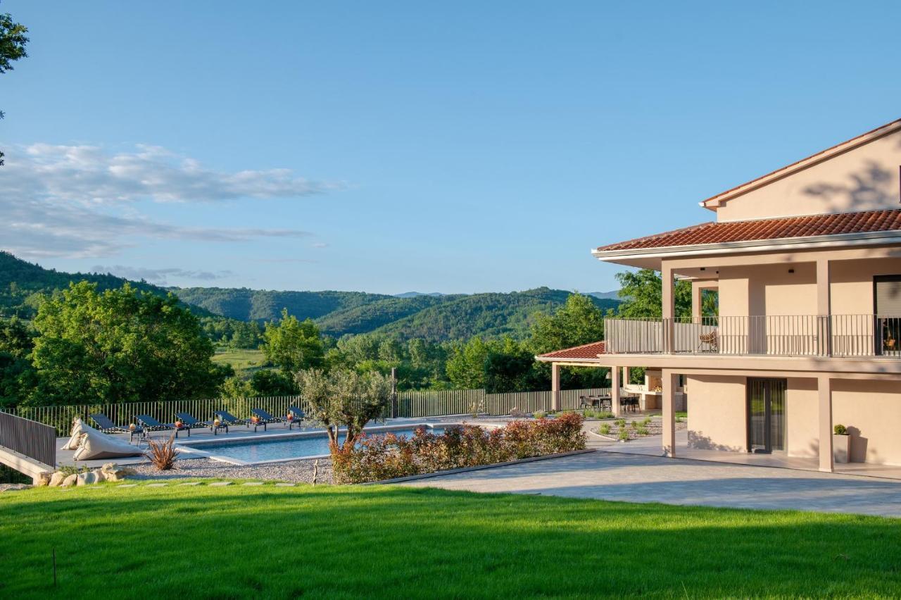 Luxury Villa Santa Cruz With Xl Pool And Jacuzzi Potpican Exterior photo