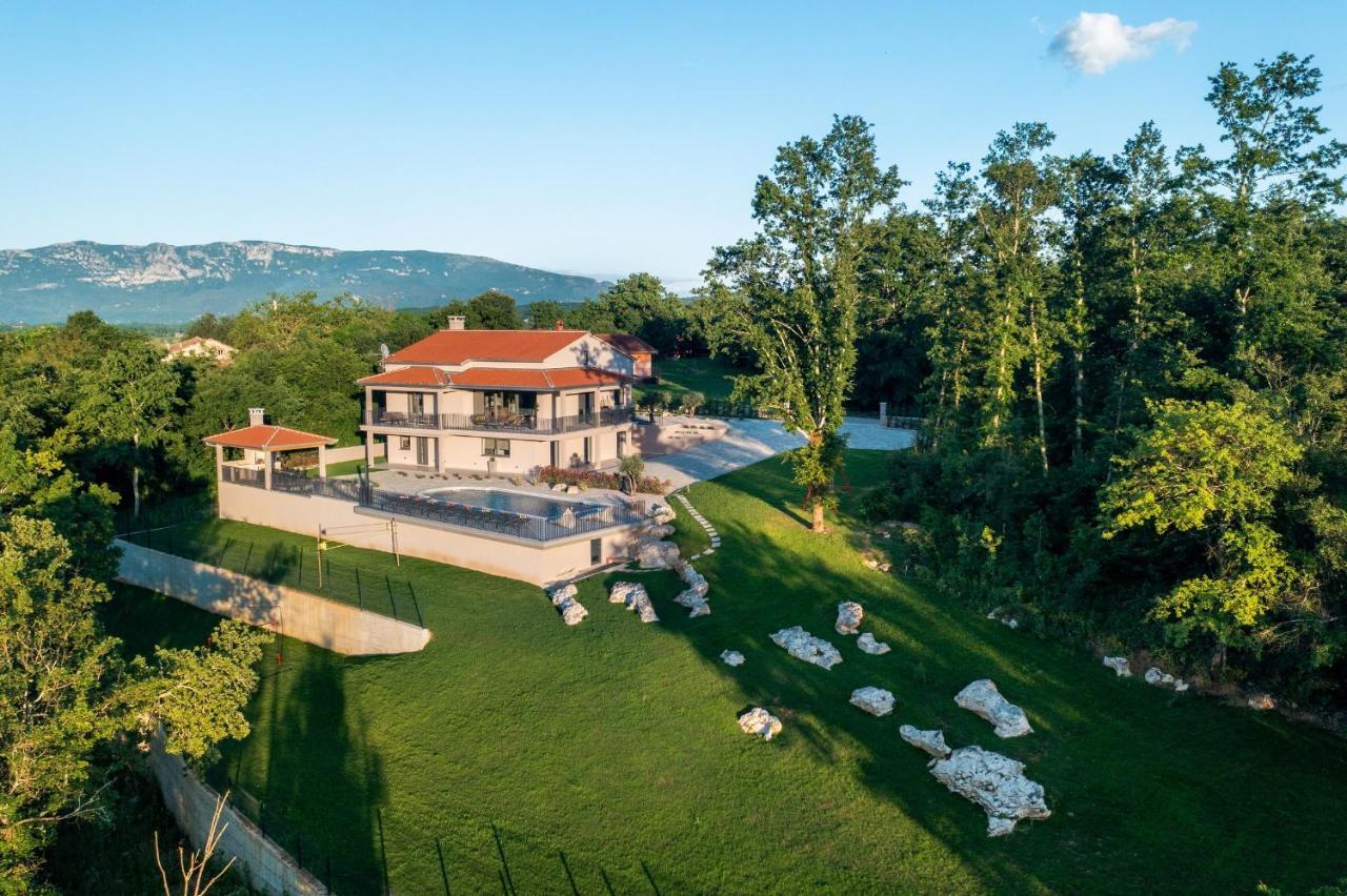 Luxury Villa Santa Cruz With Xl Pool And Jacuzzi Potpican Exterior photo