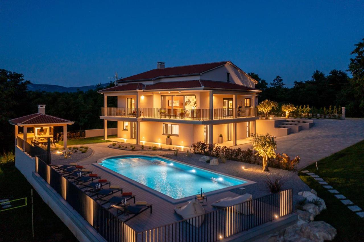 Luxury Villa Santa Cruz With Xl Pool And Jacuzzi Potpican Exterior photo