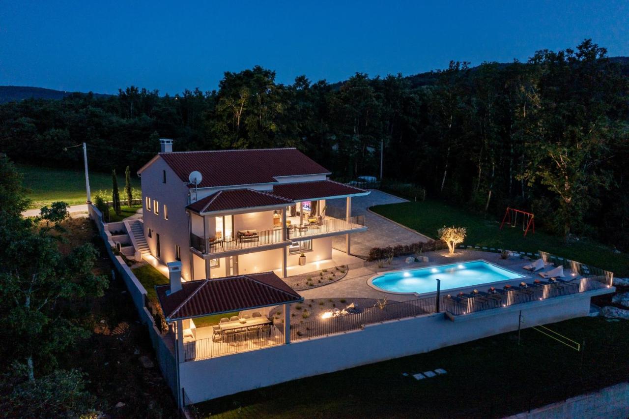 Luxury Villa Santa Cruz With Xl Pool And Jacuzzi Potpican Exterior photo